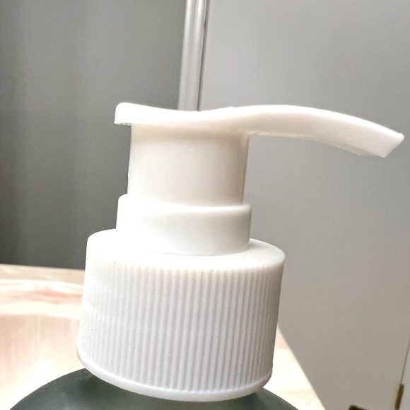 SAND + FOG  EUCALYPTUS Scented Hand Soap - Picture 3 of 3